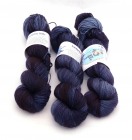 Perlmutt, Merinowolle (Atelier Zitron) "Pfeilfrosch"